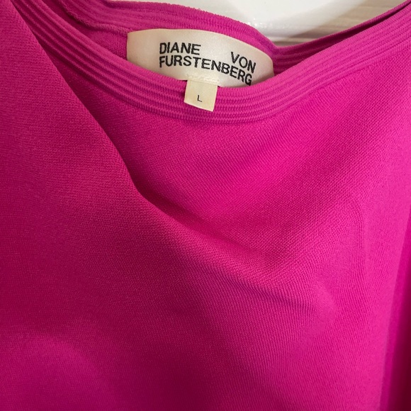 Bandage feel dress perfect for any occasion . Sexy yet comfortable - Picture 2 of 4